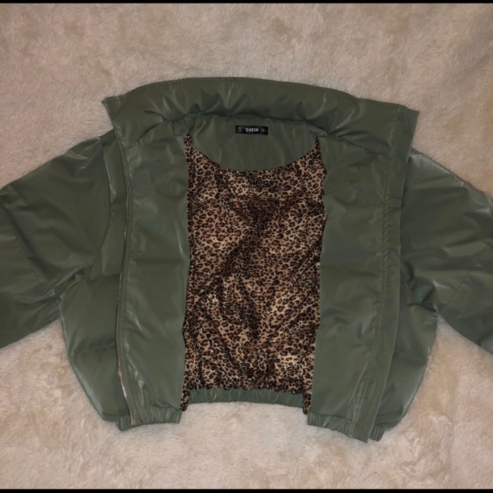 Cropped Reflective Puffer Jacket - Picture 5 of 9